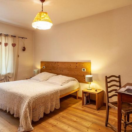 Maison Le Champ B&B Questa Casa Non E Un Albergo La Salle Ngoại thất bức ảnh
