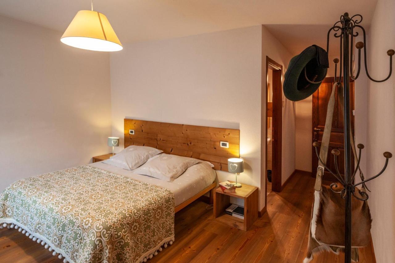 Maison Le Champ B&B Questa Casa Non E Un Albergo La Salle Ngoại thất bức ảnh
